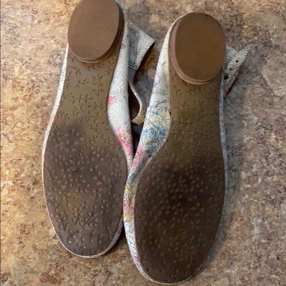 Anthropology- Miss Albright flats - Picture 2 of 5